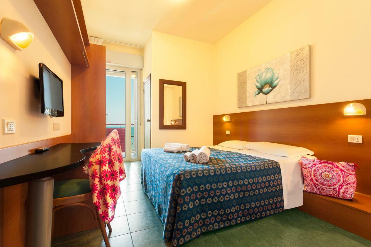 Hotel Atlantic Vista Mare Pesaro Eksteriør bilde