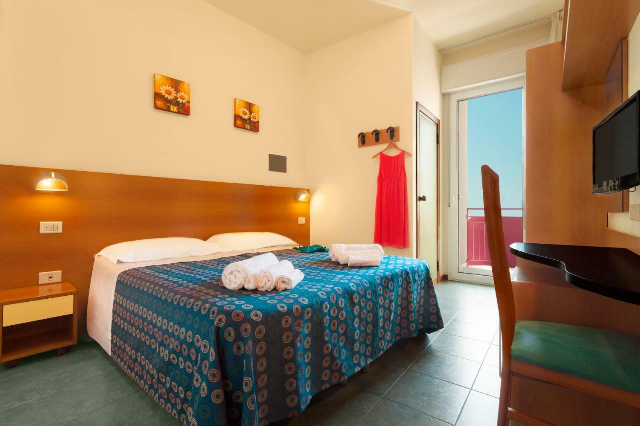 Hotel Atlantic Vista Mare Pesaro Eksteriør bilde